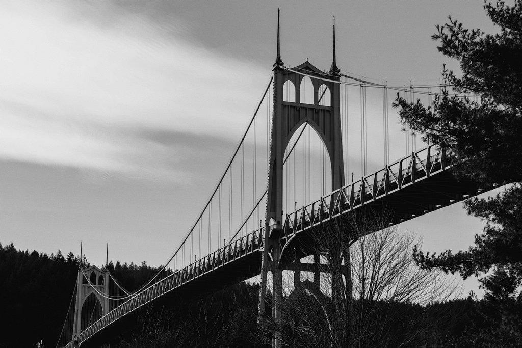 An image of St. John's bridge in Multnomah county, in Portland, OR.